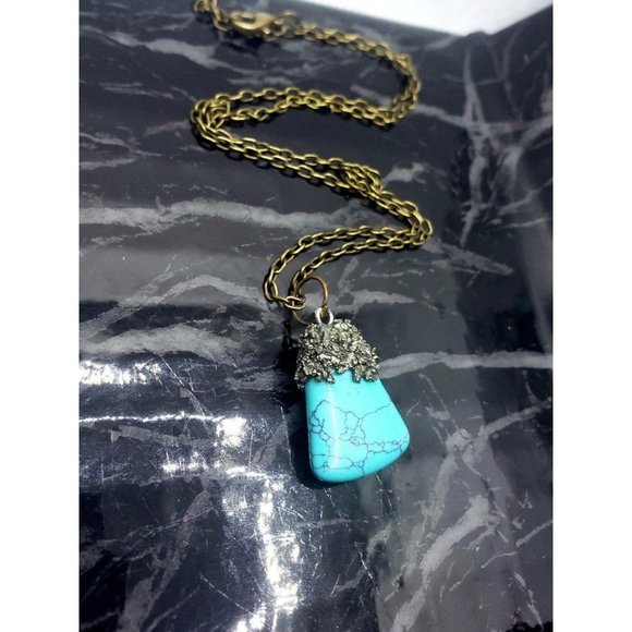 Turquoise crystal necklace - Picture 2 of 12